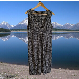 Ann Taylor medium sleeveless black & white stretch dress. Office, fall/winter